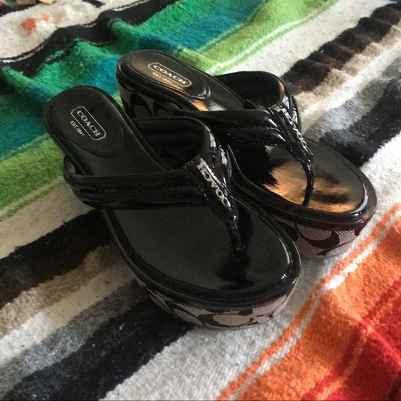 Beautiful Coach wedge sandals - Picture 5 of 9